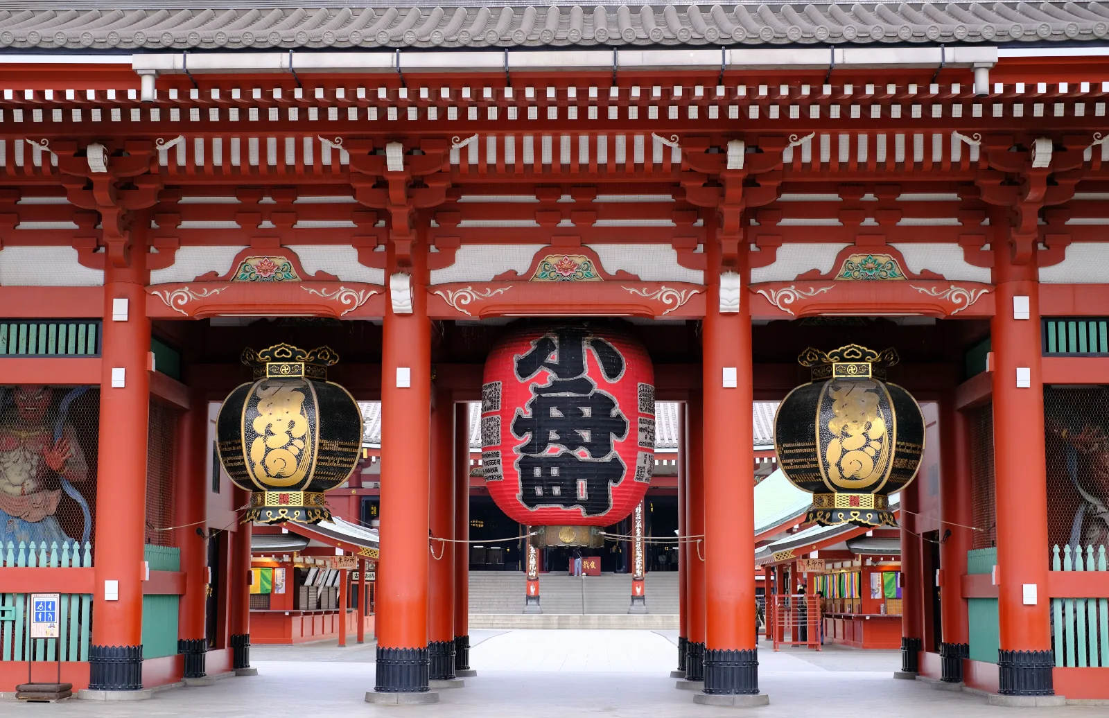 Hōzōmon Gate — Vinny Anugraha